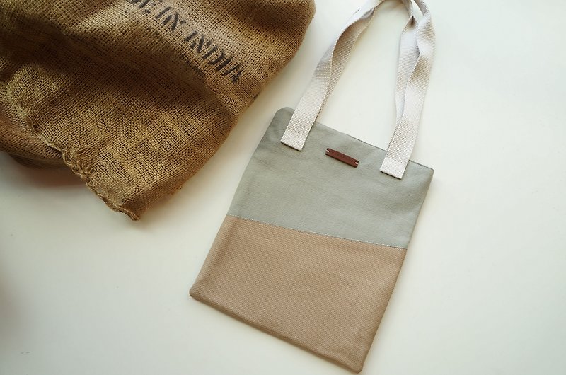 For miscellaneous goods, please refer to the last piece of the product photo for the leather label of the shoulder bag - Messenger Bags & Sling Bags - Cotton & Hemp Khaki