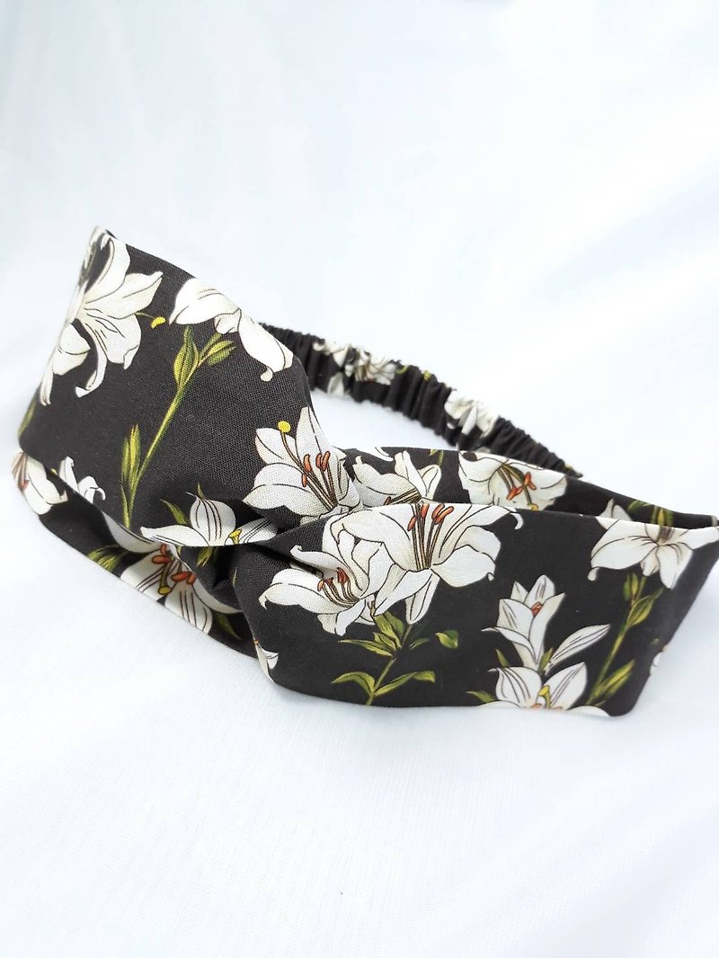 Black lily pattern handmade headband - ที่คาดผม - ผ้าฝ้าย/ผ้าลินิน สีดำ