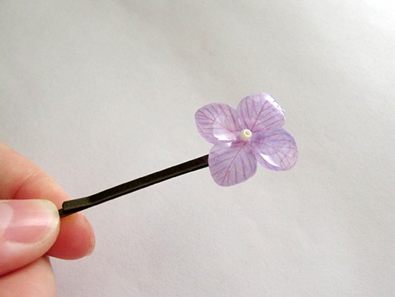 Apu handmade hand-colored hydrangeas hairpin two-color selection - Hair Accessories - Acrylic Multicolor