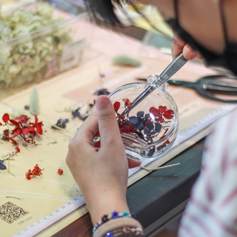 【Minimum 1 Person to Start】Floating Flower DIY Workshop: Small Night Light | Taichung | Christmas Gift Exchange - จัดดอกไม้/ต้นไม้ - พืช/ดอกไม้ 