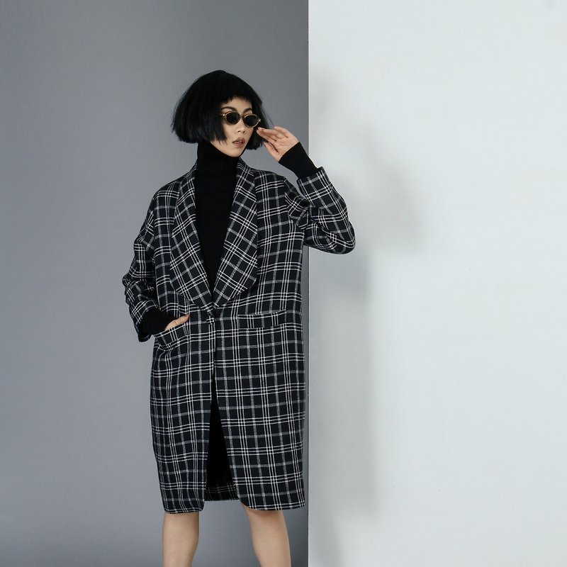 黑白格外套大衣【CONTRAST卡偌詩】 - 外套/大衣 - 棉．麻 黑色