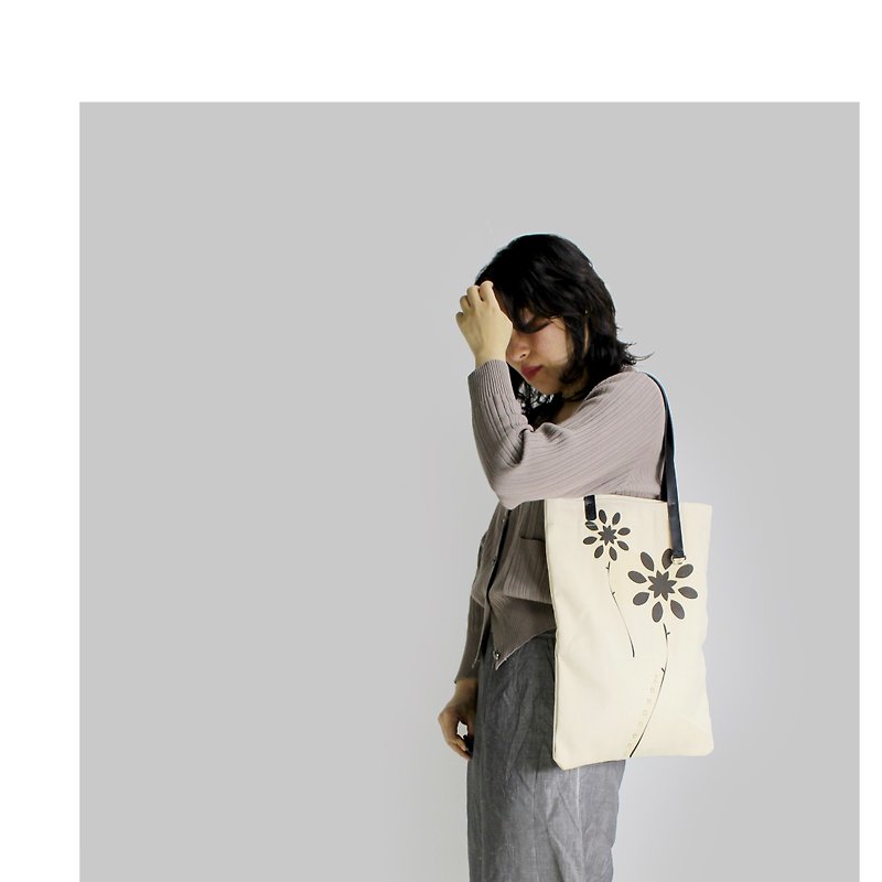 Zemoneni 皮革提手本棉袋 之 插畫家系列 Flora - 側背包/斜孭袋 - 棉．麻 白色