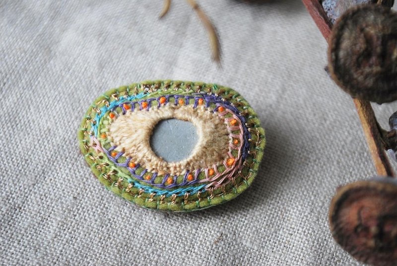 A small embroidered brooch wrapped in Stone - เข็มกลัด - งานปัก หลากหลายสี