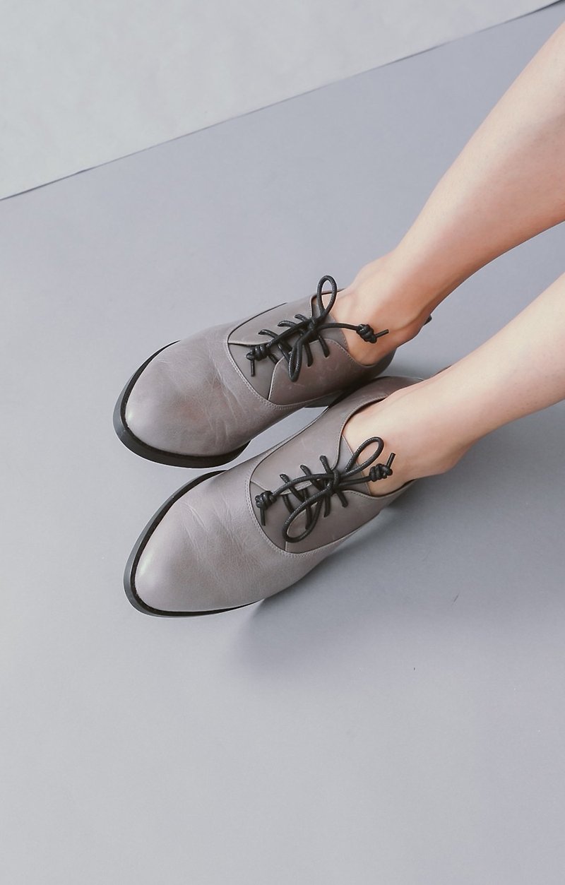 Gray strip college strap leather oxford shoes - รองเท้าอ็อกฟอร์ดผู้หญิง - หนังแท้ สีเทา