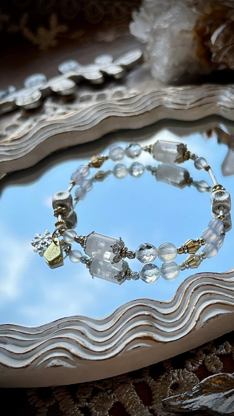 -Land of Ice and Snow-Natural crystal bracelet/ Bronze bracelet - Bracelets - Semi-Precious Stones White