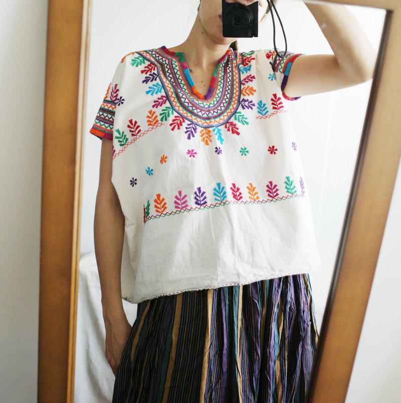 Vintage Mexican hand-embroidered straight top - เสื้อผู้หญิง - ผ้าฝ้าย/ผ้าลินิน 