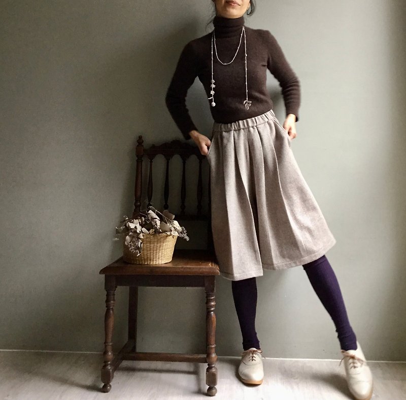In the distance / college style / Brown rice / herringbone wool short skirt / five-point pants Wool - Women's Shorts - Wool 