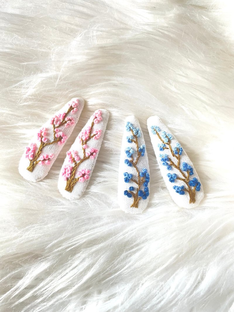 Hand-Embroidered Floral Hair Clips – Set of 2, Hand Embroidered Hair Clips - 髮圈/髮夾 - 棉．麻 粉紅色
