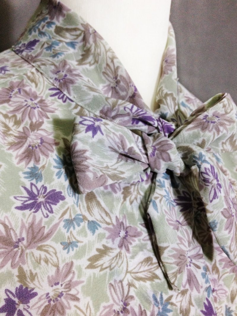 Ping pong ancient [ancient shirt / bow tie flowers chiffon long-sleeved ancient shirt] brought back abroad VINTAGE - เสื้อเชิ้ตผู้หญิง - เส้นใยสังเคราะห์ หลากหลายสี