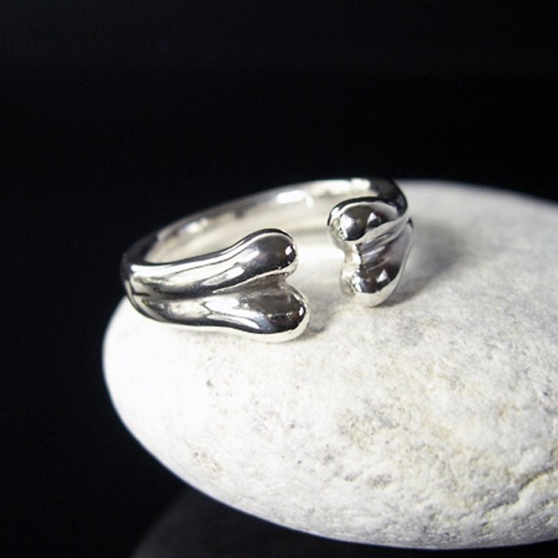 Bone sterling silver ring - แหวนทั่วไป - เงินแท้ สีเงิน