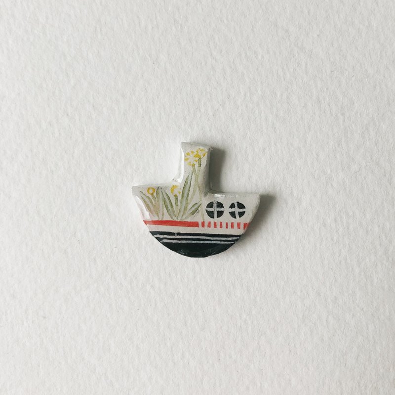 plants and ship at sea handmade pin - 胸針 - 陶 