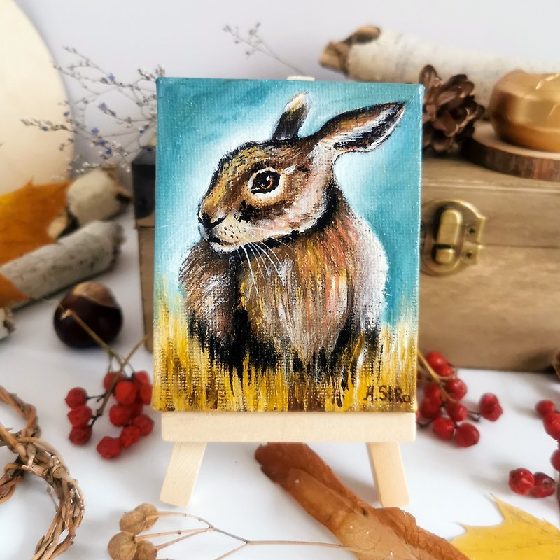 Hare original mini painting 9x7 cm พร้อมขาตั้ง, กระต่ายน่ารัก, การตกแต่งสัตว์ป่า - ของวางตกแต่ง - ผ้าฝ้าย/ผ้าลินิน หลากหลายสี
