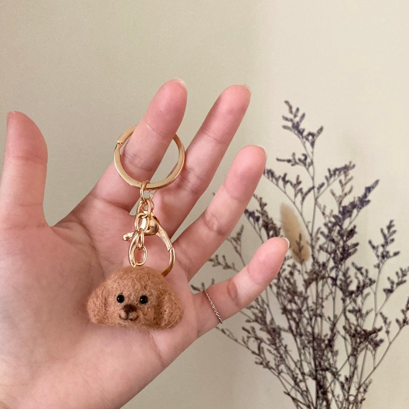 Hand made. Small Q poodle key ring - ที่ห้อยกุญแจ - ขนแกะ สีนำ้ตาล