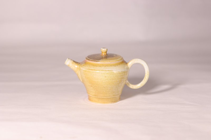 Wood fired porcelain teapot - ถ้วย - ดินเผา สีส้ม