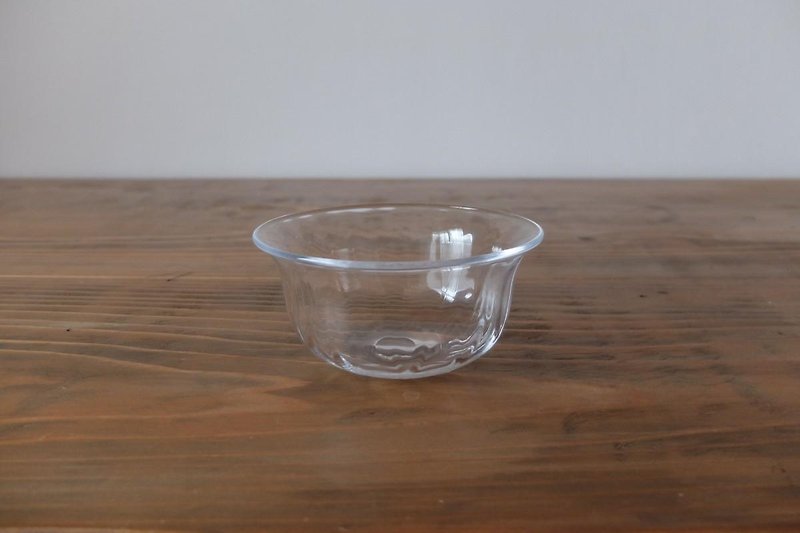 A small bowl of blown glass (clear) - ถ้วยชาม - แก้ว สีใส