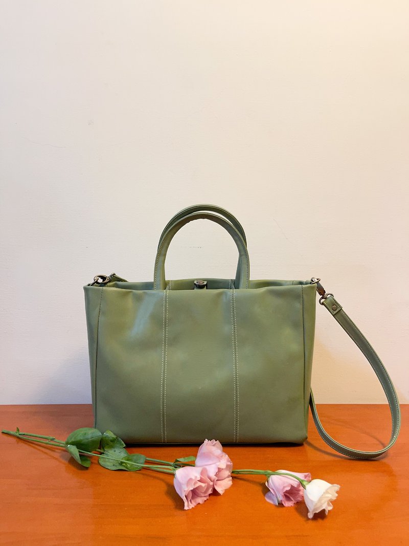 Amo Pack - Grass Green - Medium - กระเป๋าแมสเซนเจอร์ - หนังแท้ สีเขียว