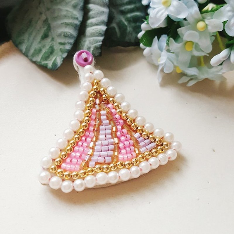 Embroidery pin [dream small tent Ko08] pink and pearl bubble - Brooches - Thread Pink