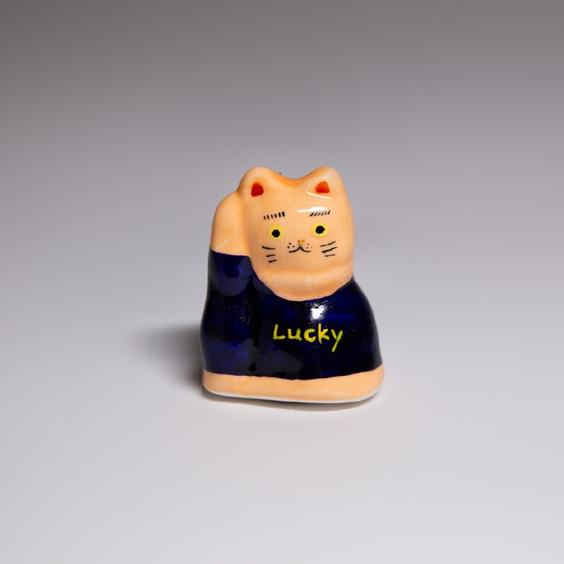 街頭開運招財貓-T恤貓-Lucky - 擺飾/家飾品 - 陶 白色