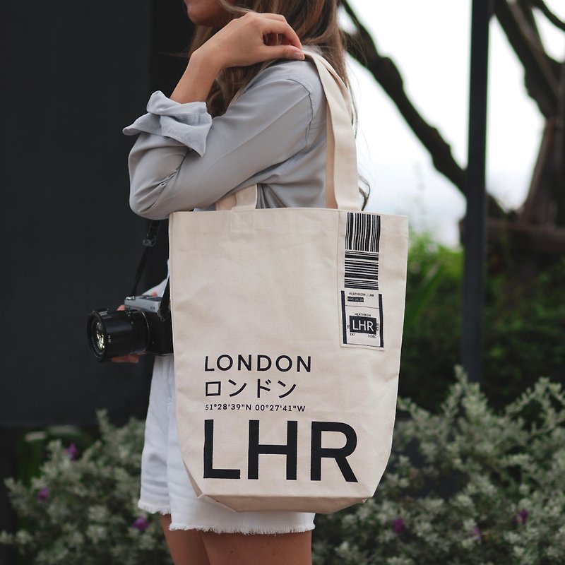LHR LONDON - กระเป๋าผ้าแคนวาส Canvas Tote Bag รุ่น Airport Edition - อื่นๆ - วัสดุอื่นๆ ขาว