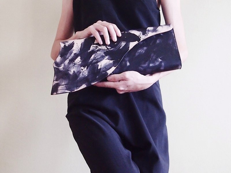 Black Leather Clutch Bag for Dinner / Gala  / Cocktail Party / events - Hand-painted Classy Statement Evening Clutch Bag - กระเป๋าคลัทช์ - หนังแท้ สีดำ