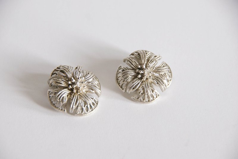 1960 British retro clip earrings - Earrings & Clip-ons - Other Metals Gray