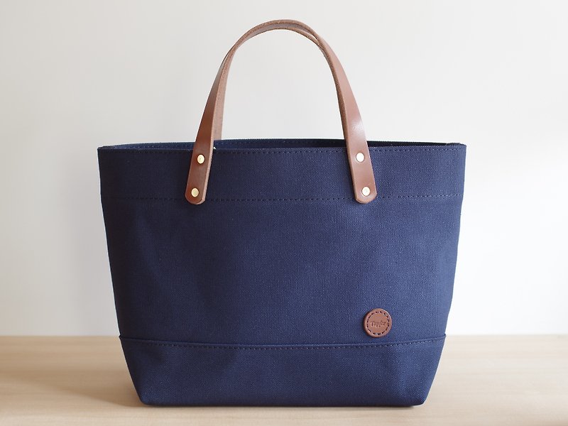 Leather handle canvas tote bag navy - กระเป๋าถือ - ผ้าฝ้าย/ผ้าลินิน สีน้ำเงิน