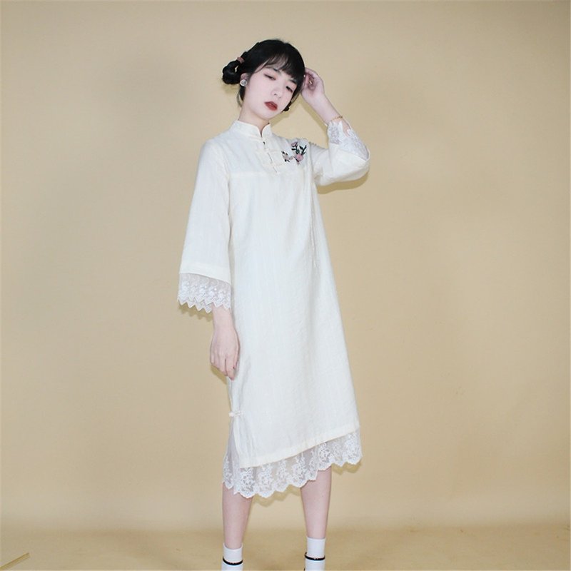 White stripes silver silk gentle lace embroidery cheongsam new Chinese Mid-autumn Spring Festival style improved dress one-piece dress