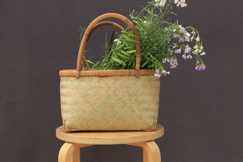 Bamboo weaving series | Portable bamboo basket with autumn vines around the edge | Picnic storage and outing | Handmade bamboo natural color - Handbags & Totes - Bamboo 