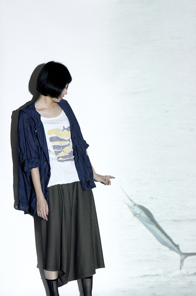 Sea _ sperm whale's group of thin shoulder strap printed tops - Women's T-Shirts - Cotton & Hemp White