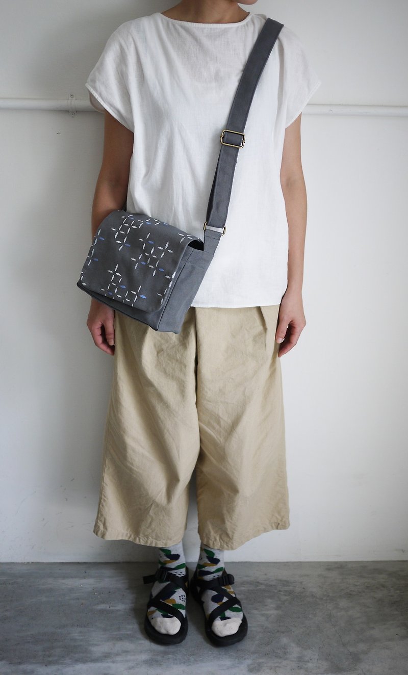 moshimoshi | Small School Bag-Window grilles - Messenger Bags & Sling Bags - Cotton & Hemp Gray