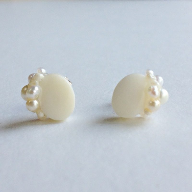 [mallelabrocante] 14 kgf white coral × vintage pearl collage earrings OR non-hole pierced＊耳針・耳夾 [ii - 549] - 耳環/耳夾 - 寶石 白色