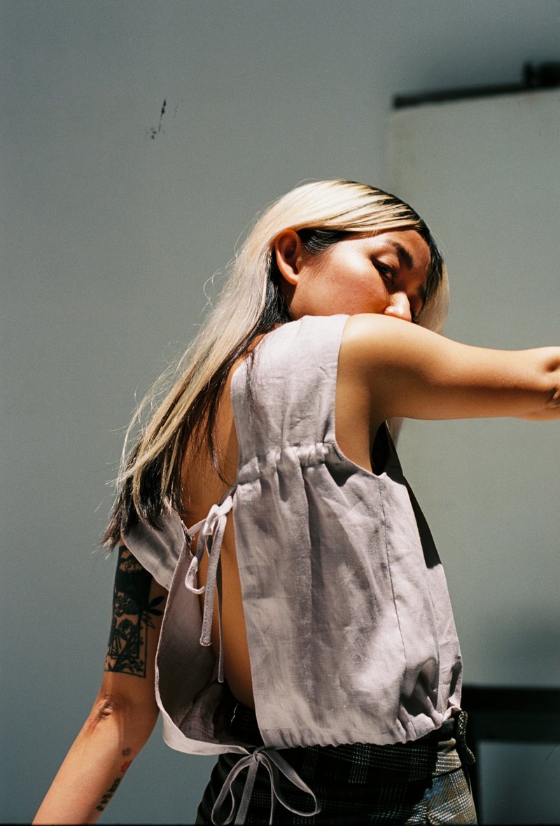 Linen tie back crop top in Taro purple - 女上衣/長袖上衣 - 亞麻 紫色