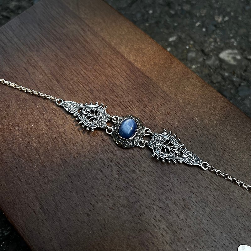 Xiyingyao 925 Silver kyanite blue Stone bracelet handmade silver jewelry ethnic style for men and women - สร้อยข้อมือ - คริสตัล สีเงิน