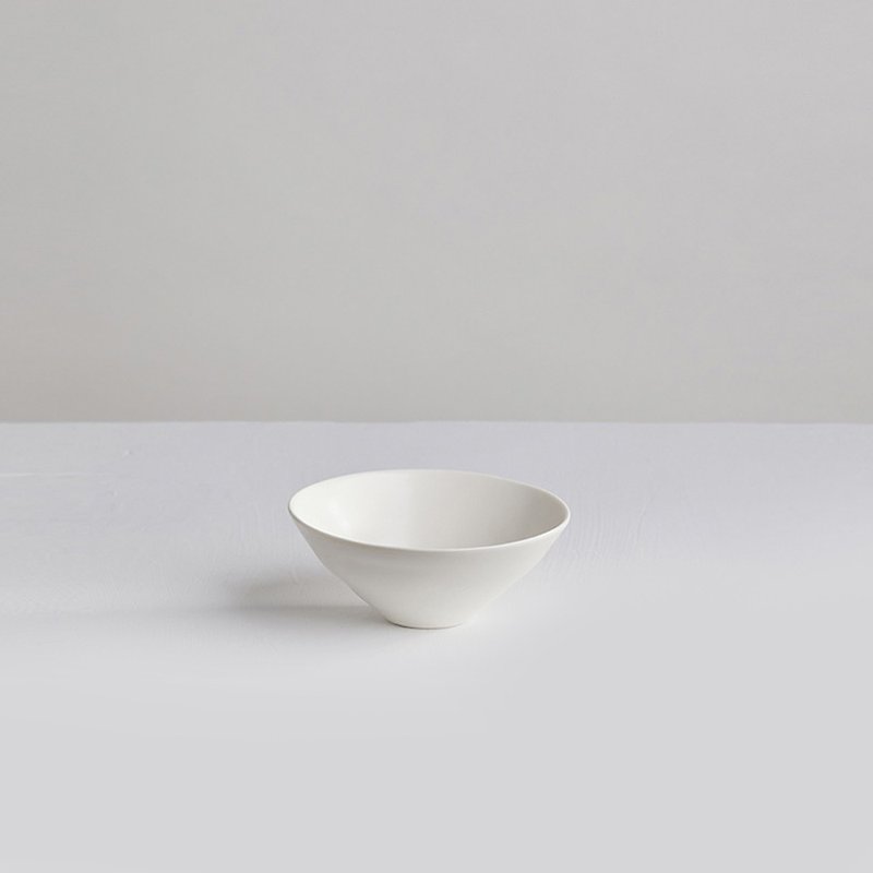 【3,co】ウォーターウェーブシリーズ 小鉢(No.1)ホワイト - 茶碗・ボウル - 磁器 ホワイト