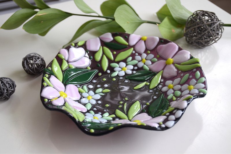 Fused glass plate with forget-me-nots - Dessert plates with flowers - 盤子/餐盤/盤架 - 玻璃 紫色