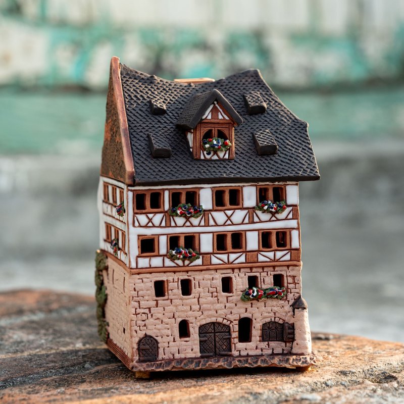 Durer House in Nuremberg, Germany 15cm high - ของวางตกแต่ง - ดินเผา 