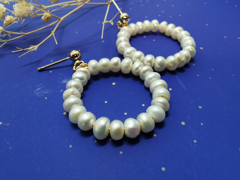 Garland natural freshwater pearl earrings handmade - ต่างหู - ไข่มุก ขาว