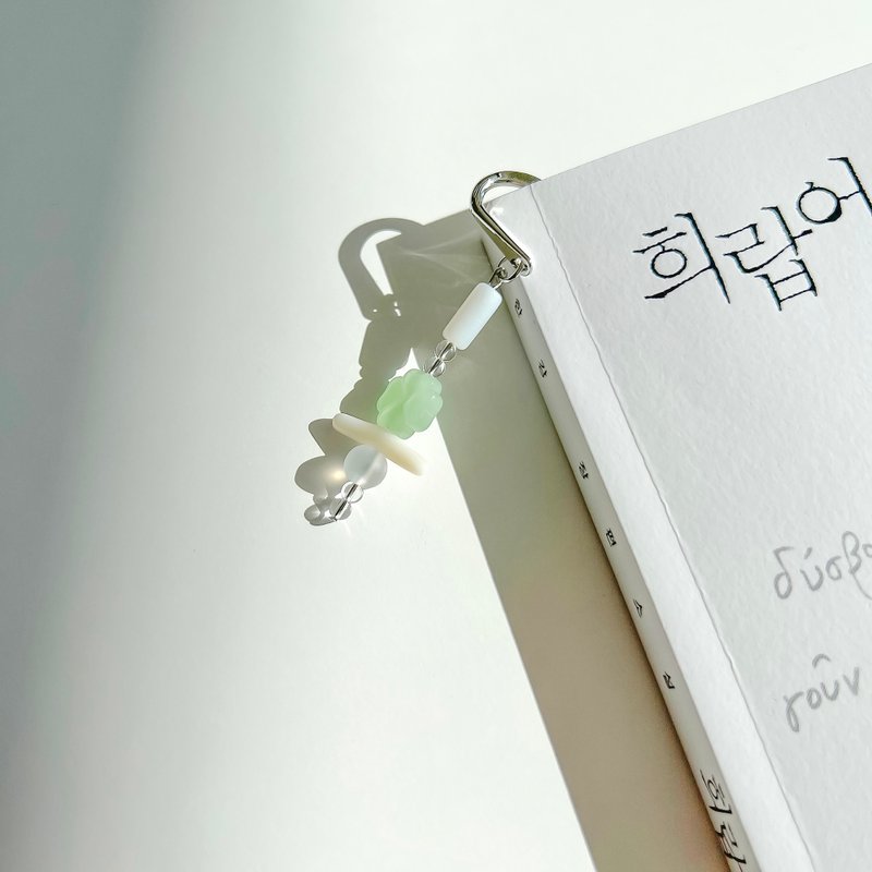 Four-leaf Clover Beads Bookmark book item - 書籤 - 其他材質 綠色