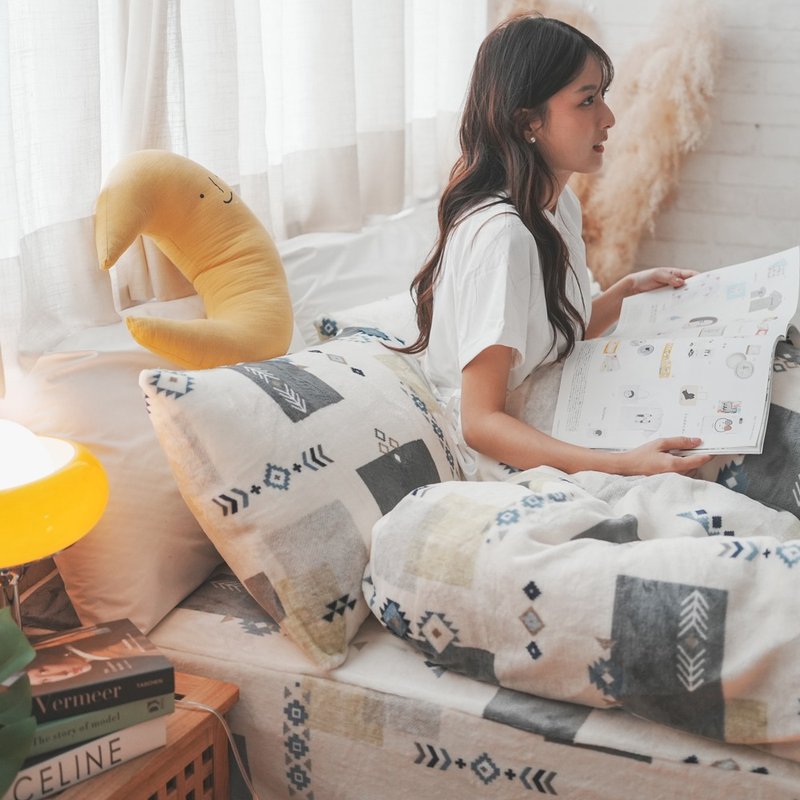 Time machine flannel bed bag/dual-purpose blanket is warm and comfortable [one set beyond the limit] - Bedding - Polyester Multicolor