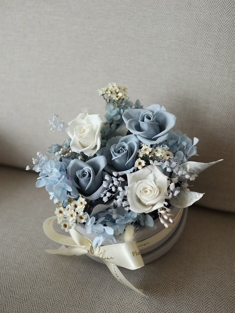 冰山藍 永生玫瑰花禮盒 - 乾花/永生花 - 植物．花 藍色
