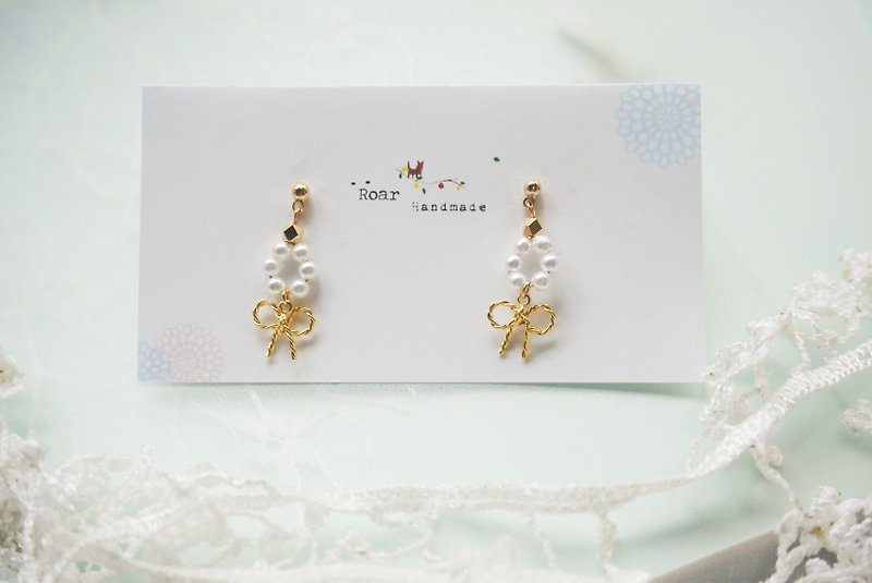 Simple Design Earrings - Bow (Pin / Clip) - Earrings & Clip-ons - Other Metals Transparent