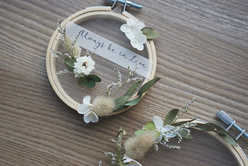 Chinese Valentine's Day Valentine's Day_Love's words embroidered frame small wreath (small floral landscape) _ customizable blessing note - ช่อดอกไม้แห้ง - พืช/ดอกไม้ หลากหลายสี