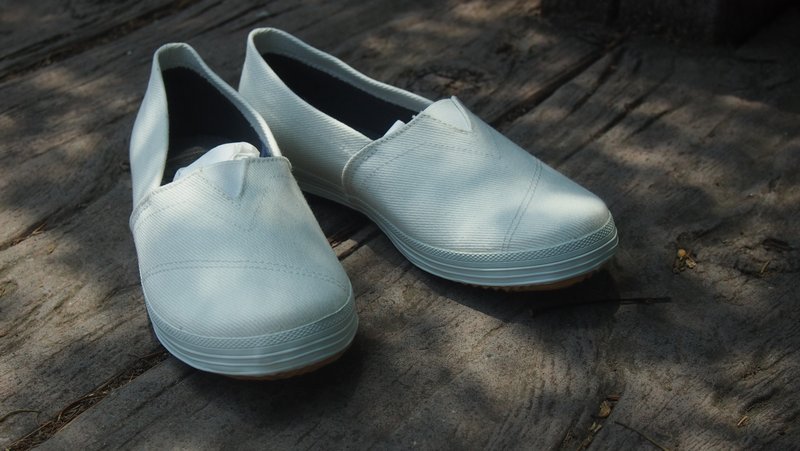 Adeia is comfortable, simple and easy to wear shoes, casual shoes, lazy shoes, cream white - รองเท้าลำลองผู้หญิง - วัสดุอื่นๆ 