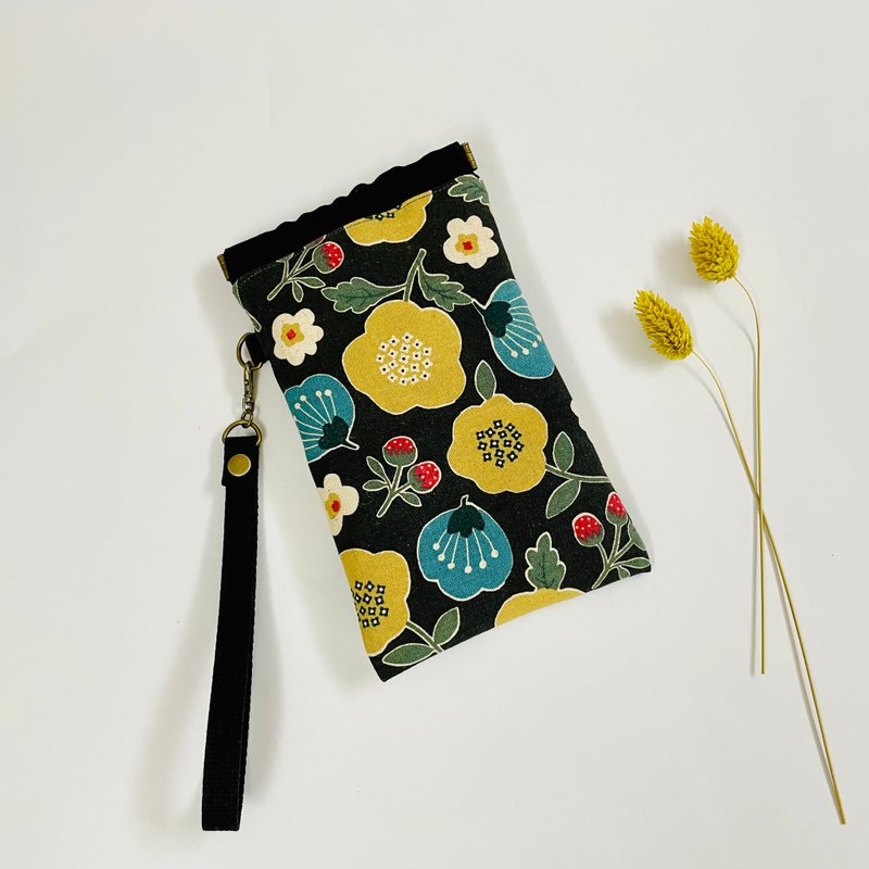 Tsubaki key coin purse pop-top mobile phone bag. It can be lifted, hung or used alone. It’s also easy to put your passport glasses on - Toiletry Bags & Pouches - Cotton & Hemp Multicolor