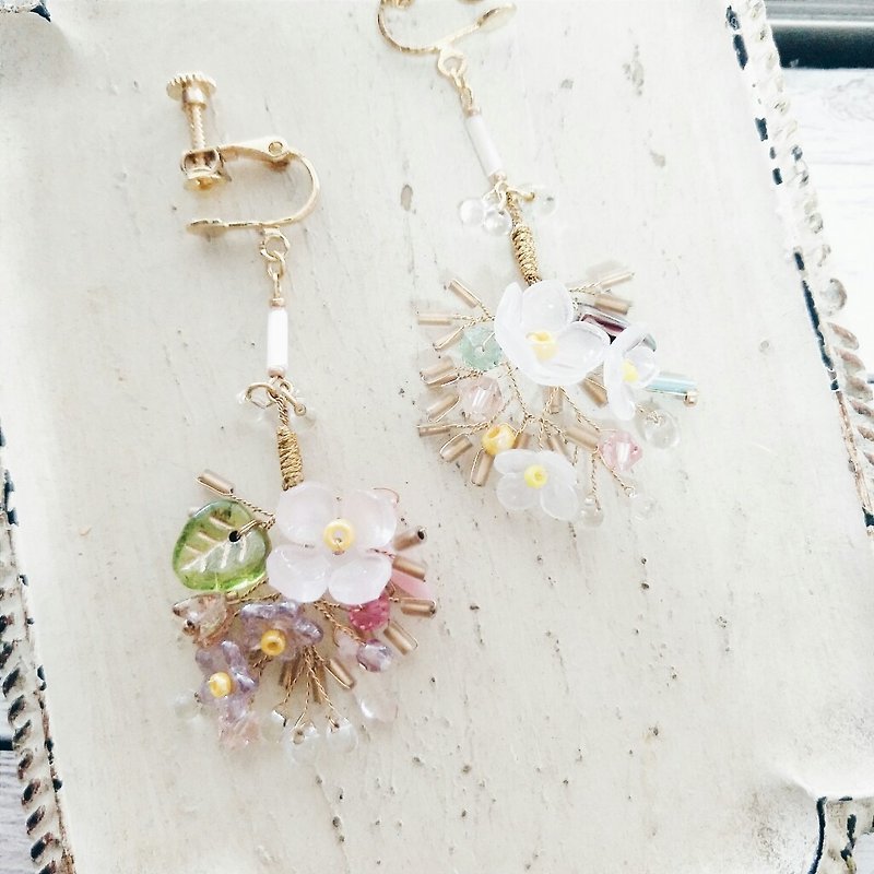 Beaded braided bouquet earrings with sprigs can be changed into clip-on style - ต่างหู - วัสดุอื่นๆ สึชมพู