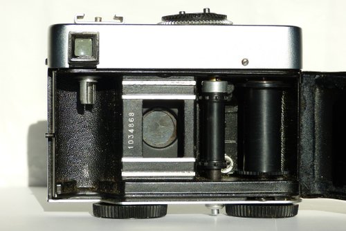 Chaika 3 USSRハーフフレームカメラ、Industar-69レンズ2.8/28