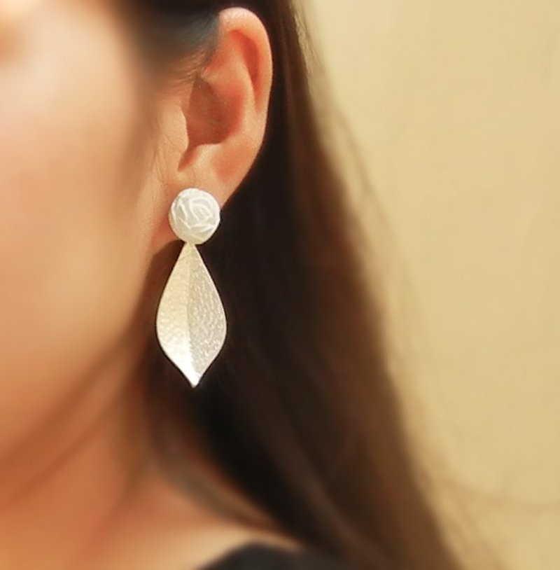*coucoubird*white rose silver leaf earrings - Earrings & Clip-ons - Other Metals Silver