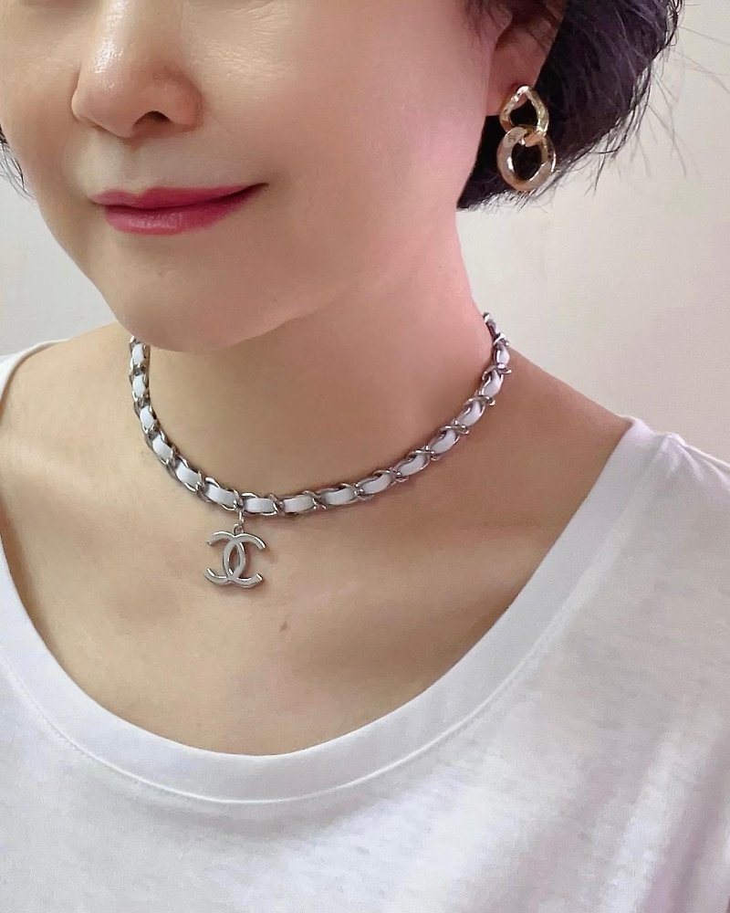 Xiaoxiang Classic Silver CC Logo Leather Chain Necklace Reworked - สร้อยคอ - โลหะ 