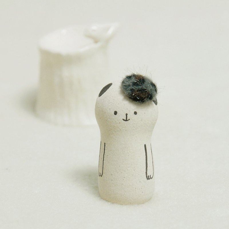 Handmade ceramic doll Kuma-san with a cute little beret S size - ของวางตกแต่ง - ดินเผา สีกากี
