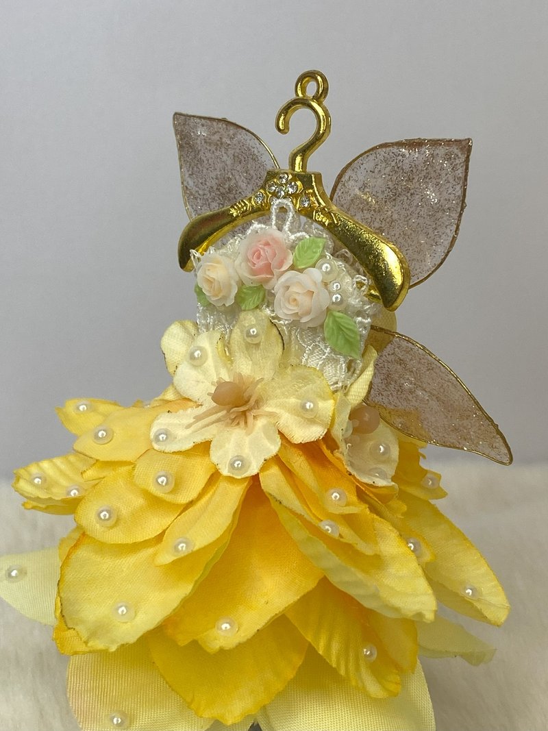 Xincheng Handmade-Exquisite Flower Fairy Series Dress Keychain (Yellow) - Keychains - Other Materials 